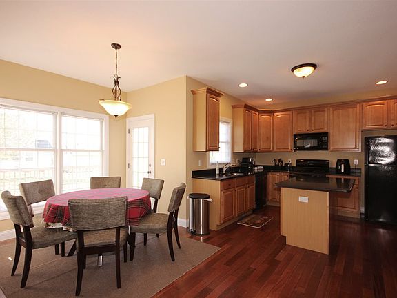 4th image of 2110 W Forestglen Dr