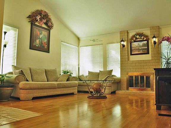 5th image of 1212 Royal Crest Dr