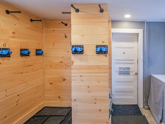 4th image of 8 Okemo Heights