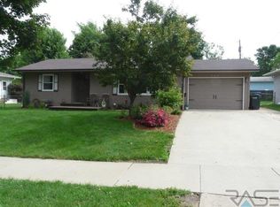 804 S Bahnson Ave, Sioux Falls, SD 57103