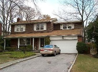 6 Sealy Dr, Lawrence, NY 11559
