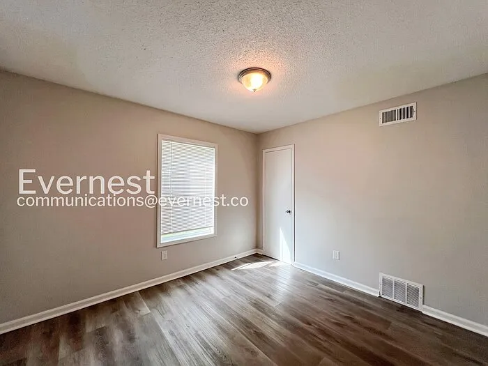 3060 Fairmeadow Dr — Photo 11