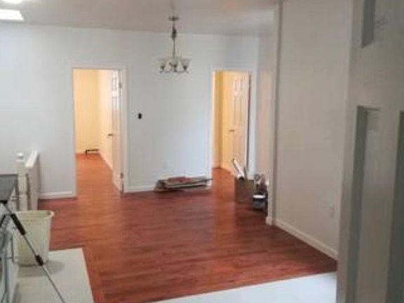 4th image of 3122 137th St #2