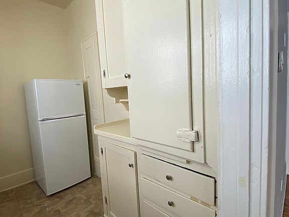 5th image of 2918 Leeward Ave #208