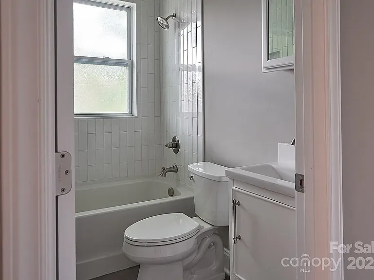 217 Circle Ave #1 — Photo 6