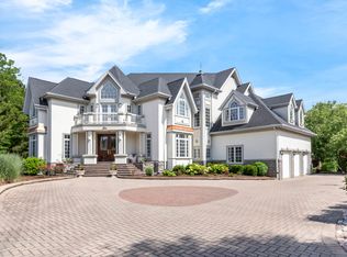 10 Clubside Ct, Burr Ridge, IL 60527