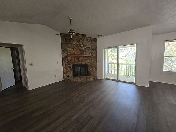 4th image of 1018 Wood Creek Dr APT 8