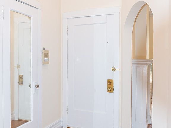4th image of 6531 N Lakewood Ave #2