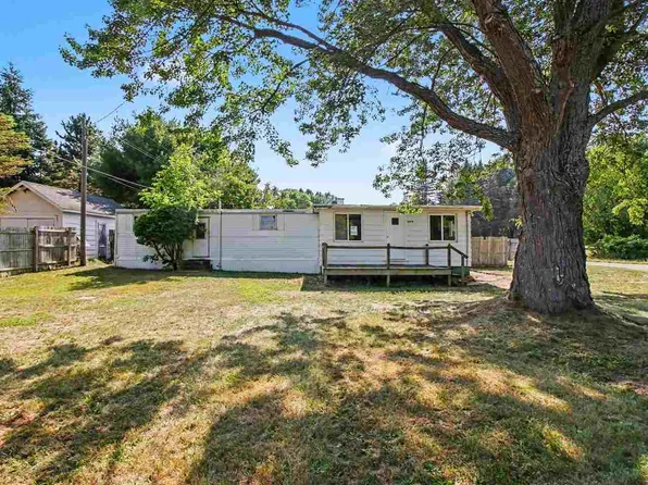4394 Wood St, Boyne City, MI 49712