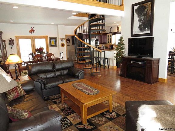 3rd image of 802 Village Dr