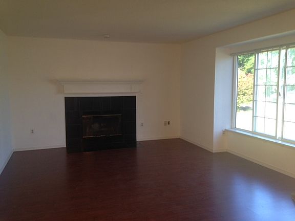 3rd image of 10008 15th Avenue Ct E #10010