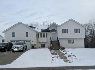 5105 Kings Cir N, Brooklyn Park, MN 55443