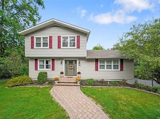 295 Greeves Rd, New Hampton, NY 10958