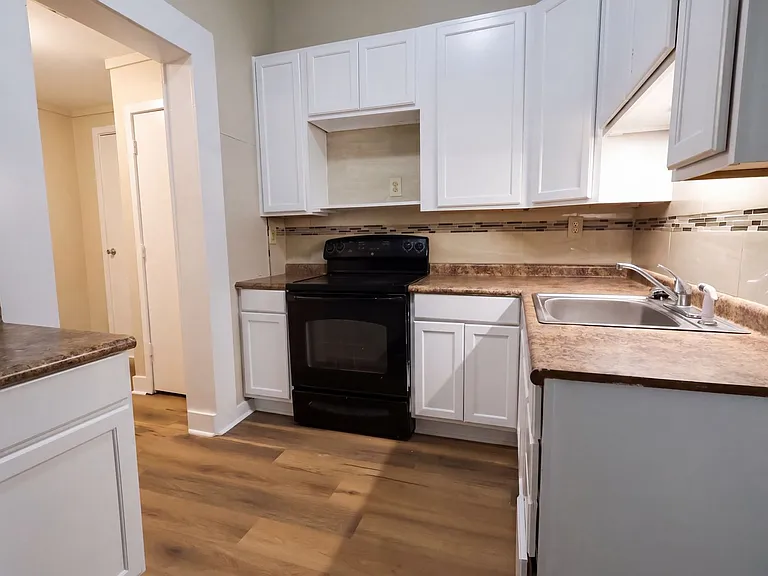 1544 Gilbert Dr — Photo 6