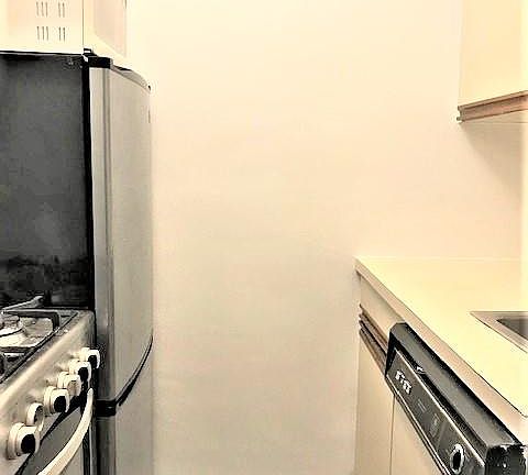 4th image of 210 E 47th St APT 5G