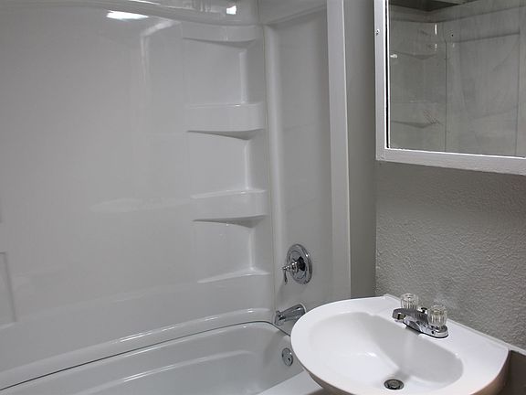 3rd image of 620 N 32nd St APT 3