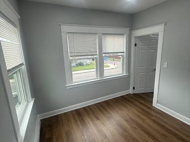 426 Abbott Rd — Photo 8