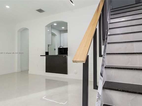 3rd image of 939 NE 42nd Ter