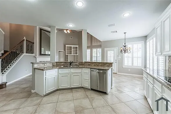 5 bed, 3023 sqft, $4,000 — Photo 3