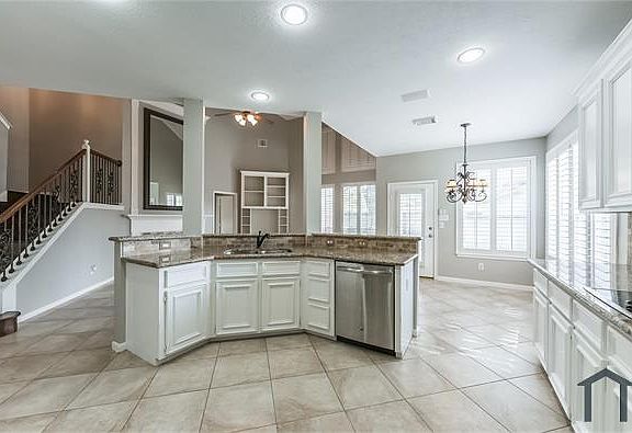 3rd image of 1626 Crescent Point Dr