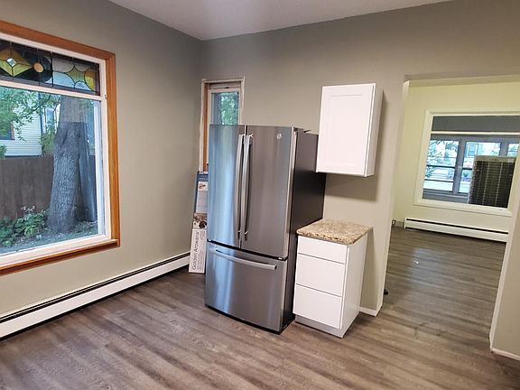 4th image of 209 4th St E