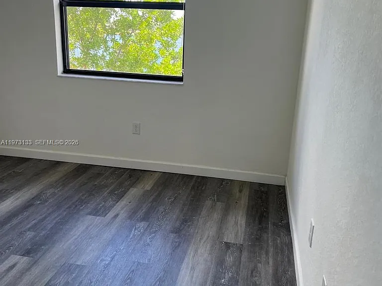 20564 NE 5th Pl — Photo 19