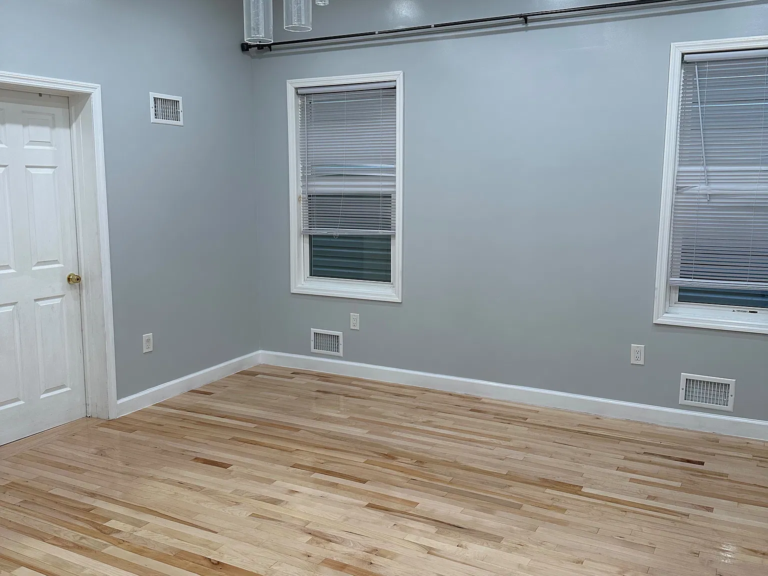 3 bed, 1500 sqft, $2,700 — Photo 2