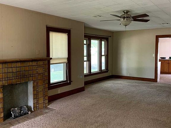 5th image of 301 N Illinois St