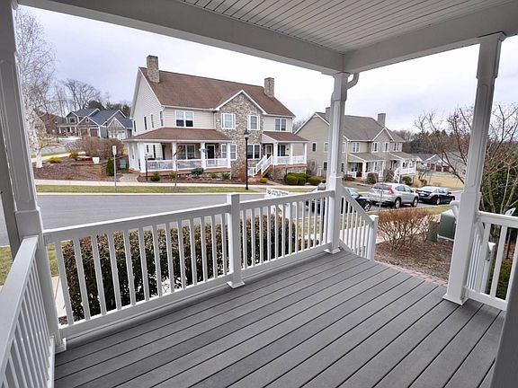 3rd image of 130 Dearing Dr