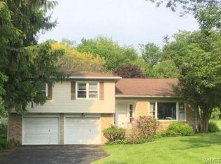 134 Girdle Rd, East Aurora, NY 14052