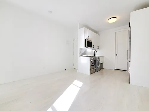 750 Washington Ave #3LE Photo 1