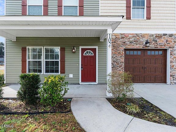 3rd image of 102 Wintergreen Drive