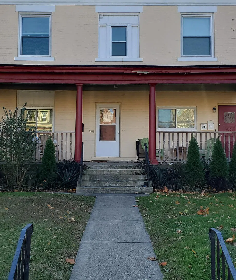 3 bed, 1.5 bath, 1300 sqft, $1,800 — Photo 1