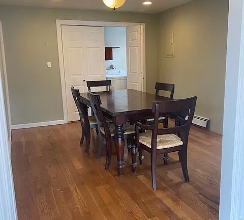 4th image of 55 Abbey Ct