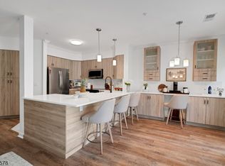 8 Maple Cres BUILDING 8-12, Vernon, NJ 07462