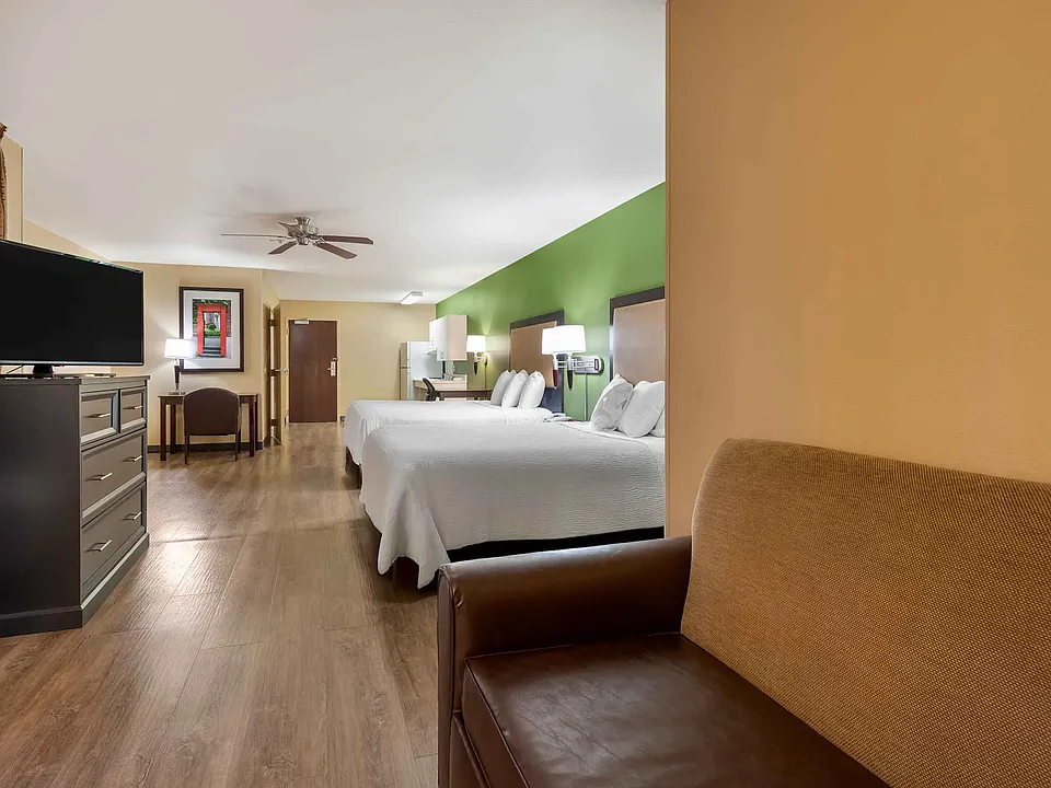 Deluxe Studio - 2 Full Beds
