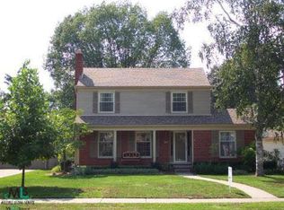 645 Lakepointe St, Grosse Pointe, MI 48230