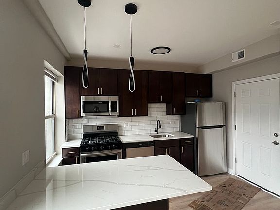 4th image of 4035-37 N Central Park Ave #4035-3A