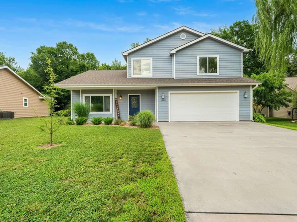 1404 Poplar St, Wamego, KS 66547