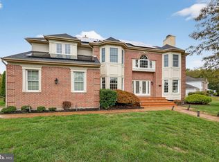 5 Hilltop Dr, Mount Laurel, NJ 08054