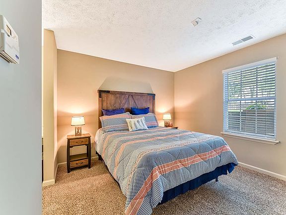 4th image of 251 Chippendale Cir #1222