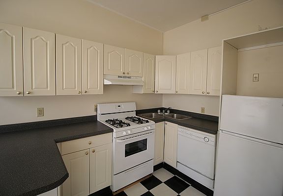 3rd image of 1234 E Brady St #1