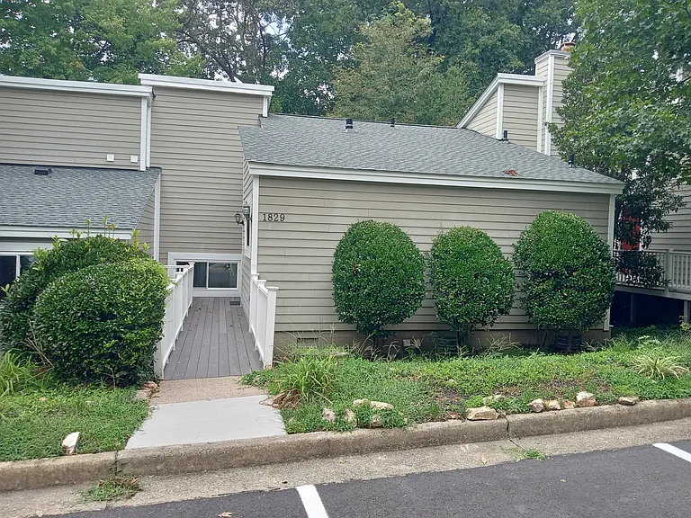 1829 Ivystone Dr — Photo 1