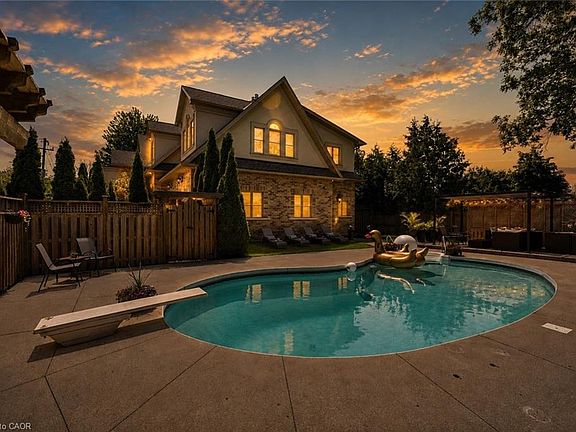 3rd image of 390 Seaton Dr
