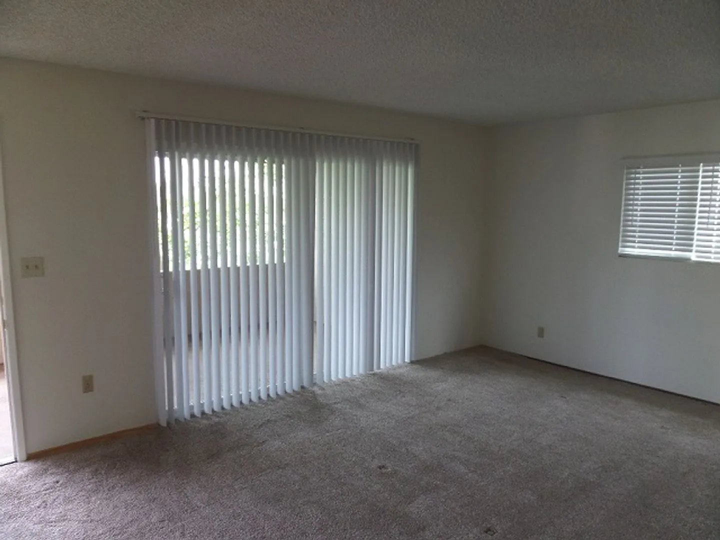 2 Bedroom-1 Bathroom Single Story Apartment on 2nd floor in Hillcrest/Mission Hills community. — Photo 3