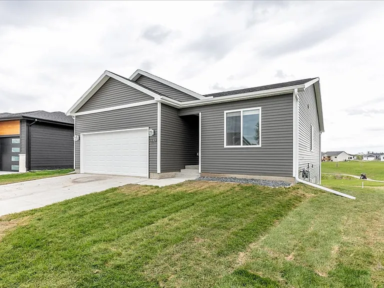 6647 NE 9th Ct — Photo 1