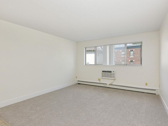 2nd image of 1800 Fremont Ave N #5