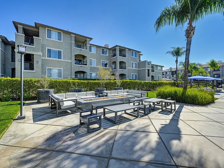 Eagle Glen Apartments — Photo 18