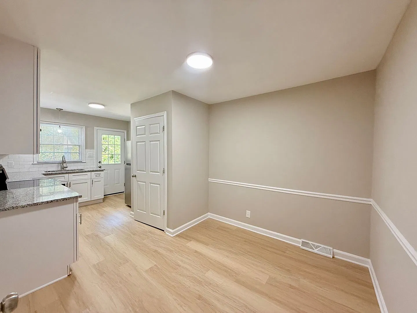 Rosehaven 3823 — Photo 4