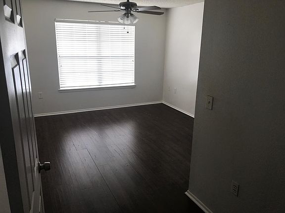 5th image of 1201 Bermuda Lakes Ln Unit 304
